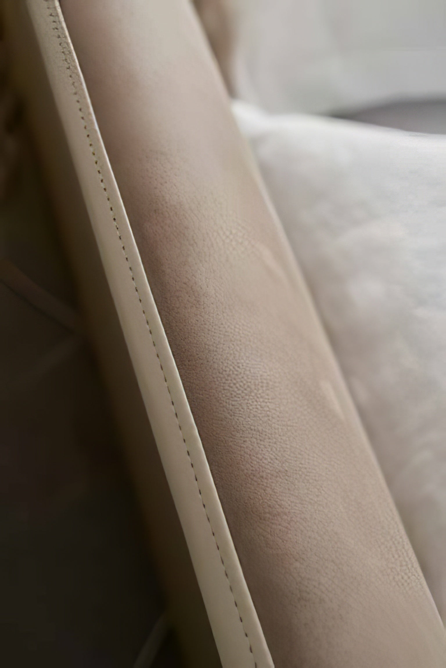  Trendy Bedroom Decor- Evolve Bed  
